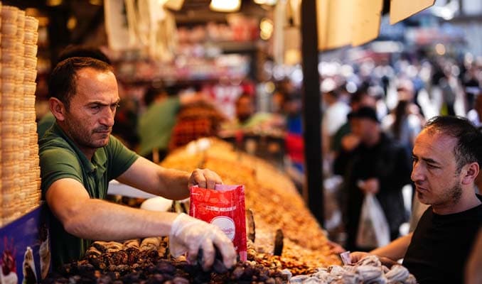 Kurban Bayramı Öncesinde Eminönü Çarşılarında Alışveriş Hareketliliği Artıyor