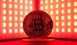 Bitcoin jeopolitik gerilimler ve arz baskısıyla 75 bin dolar altına geriledi