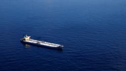 İran bağlantılı üçüncü tanker ABD ablukasını aşarak Asya rotasına girdi