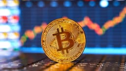 Bitcoin Kritik Eşikte: Fed Kararı ve Jeopolitik Riskler Fiyatlamaları Etkiliyor
